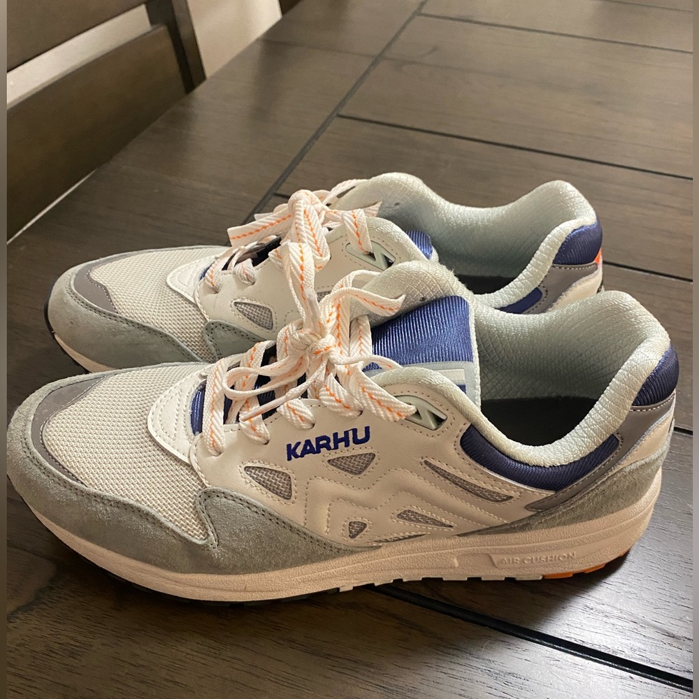 Karhu Legacy 96 Size M 10.5/ W 12. Pigeon/Bright White.